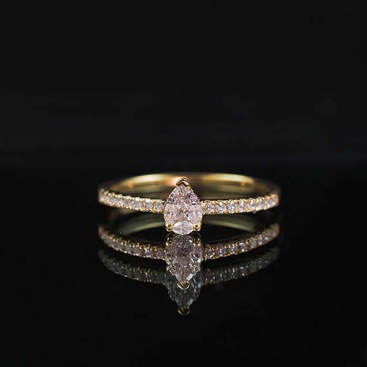 Teardorp Diamond Ring